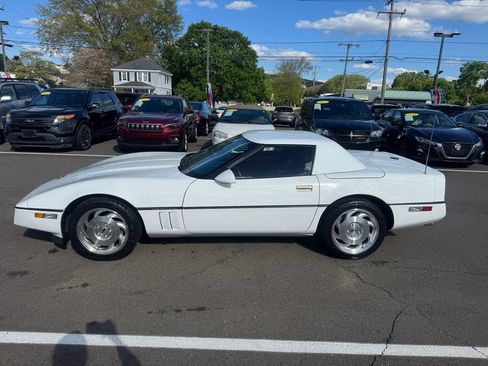Used 1990 Chevrolet Corvette Convertible RWD image 8
