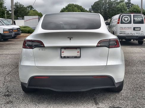 Used 2023 Tesla Model Y 2WD image 7