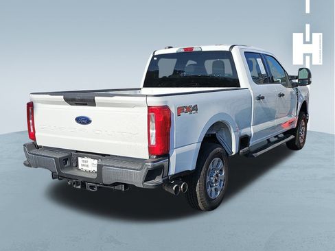 Used 2023 Ford F250 XLT w/ FX4 Off-Road Package image 2