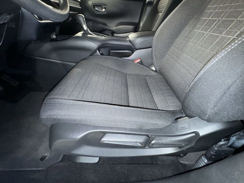 Used 2023 Honda HR-V LX image 18