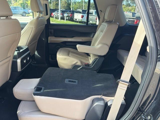 Used 2024 Ford Expedition Limited RWD image 14