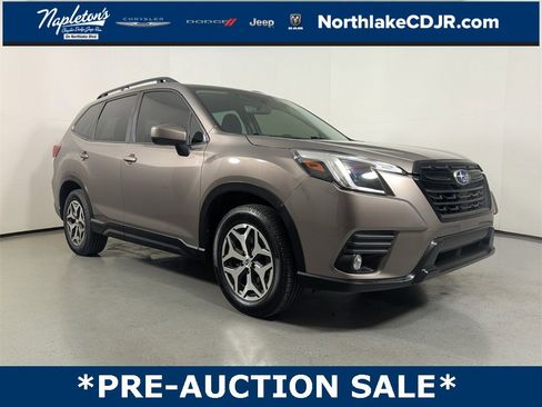 Used 2023 Subaru Forester Premium image 1