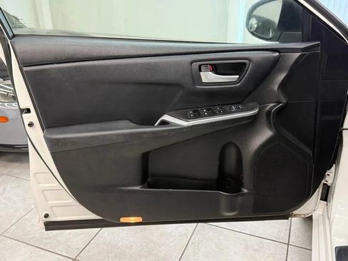 Used 2017 Toyota Camry SE FWD image 27