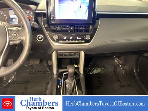 Used 2023 Toyota Corolla Cross LE AWD/4WD image 17