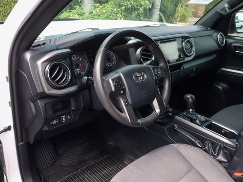 Used 2019 Toyota Tacoma TRD Off-Road AWD/4WD image 21