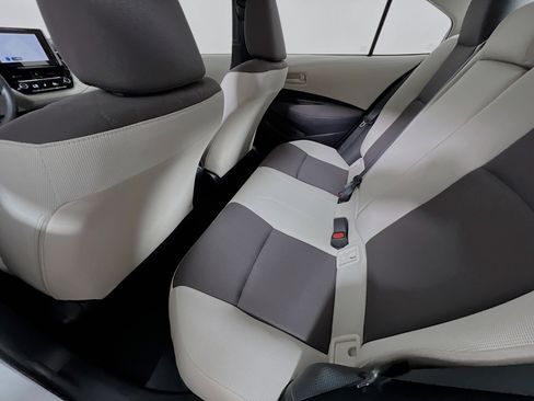 Used 2025 Toyota Corolla LE image 28