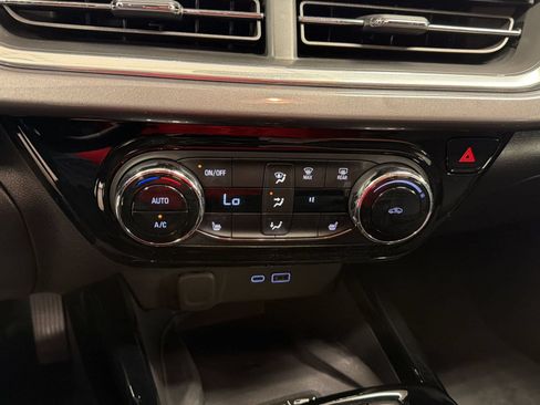Used 2024 Chevrolet Trax ACTIV w/ Sunroof Package FWD image 17