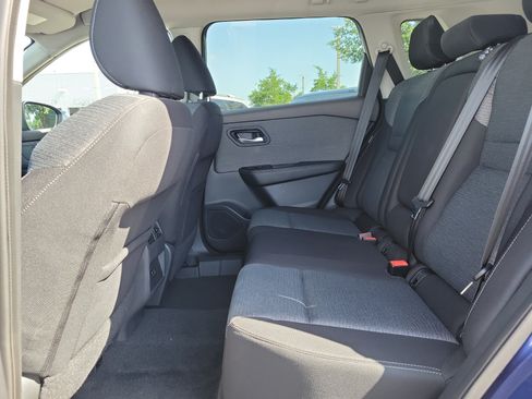 Certified 2022 Nissan Rogue SV FWD image 17