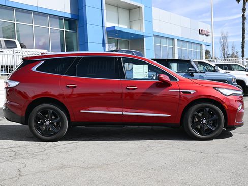 Used 2024 Buick Enclave Essence w/ Sport Touring Edition image 4