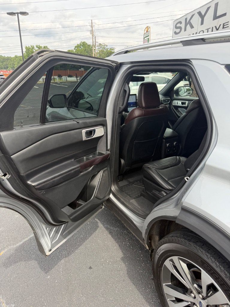Used 2020 Ford Explorer Platinum w/ Premium Technology Package AWD/4WD image 25