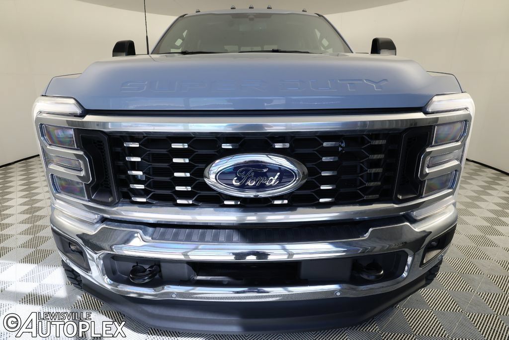 Used 2025 Ford F450 Platinum w/ FX4 Off-Road Package AWD/4WD image 2