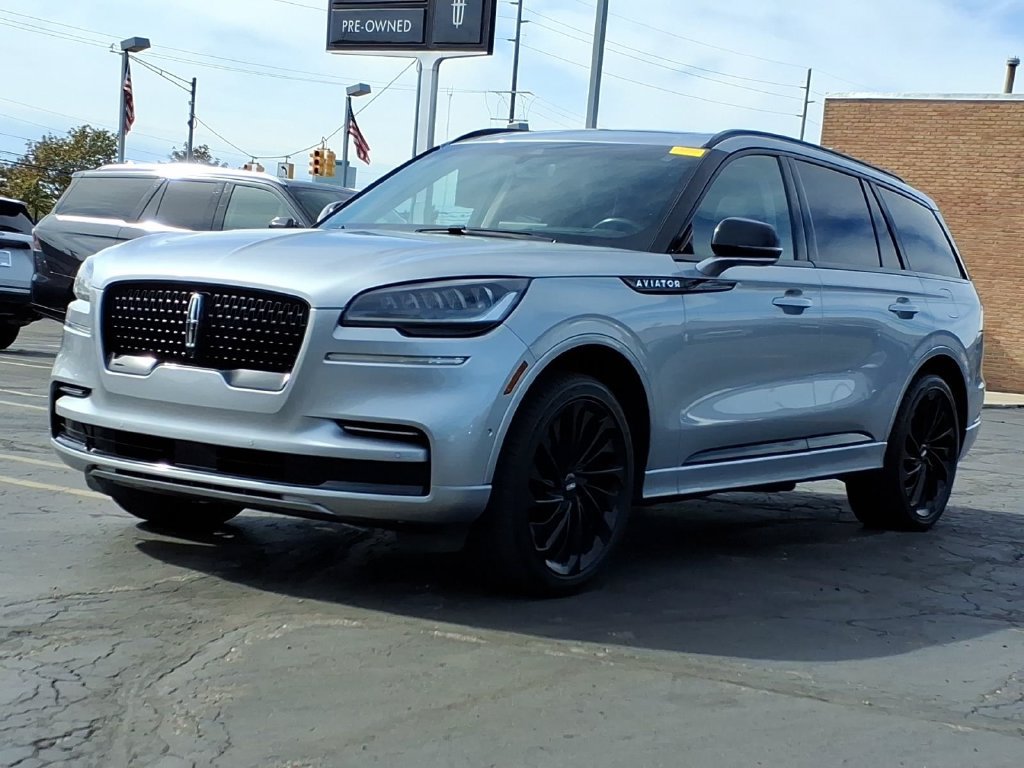 Used 2023 Lincoln Aviator Reserve w/ Equipment Group 201A AWD/4WD image 3
