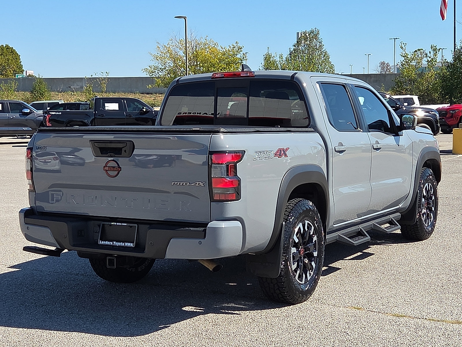 Used 2022 Nissan Frontier PRO-4X AWD/4WD image 5