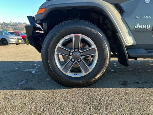 Used 2021 Jeep Wrangler Unlimited Sahara w/ Uconnect 4C Nav & Sound Group AWD/4WD image 27