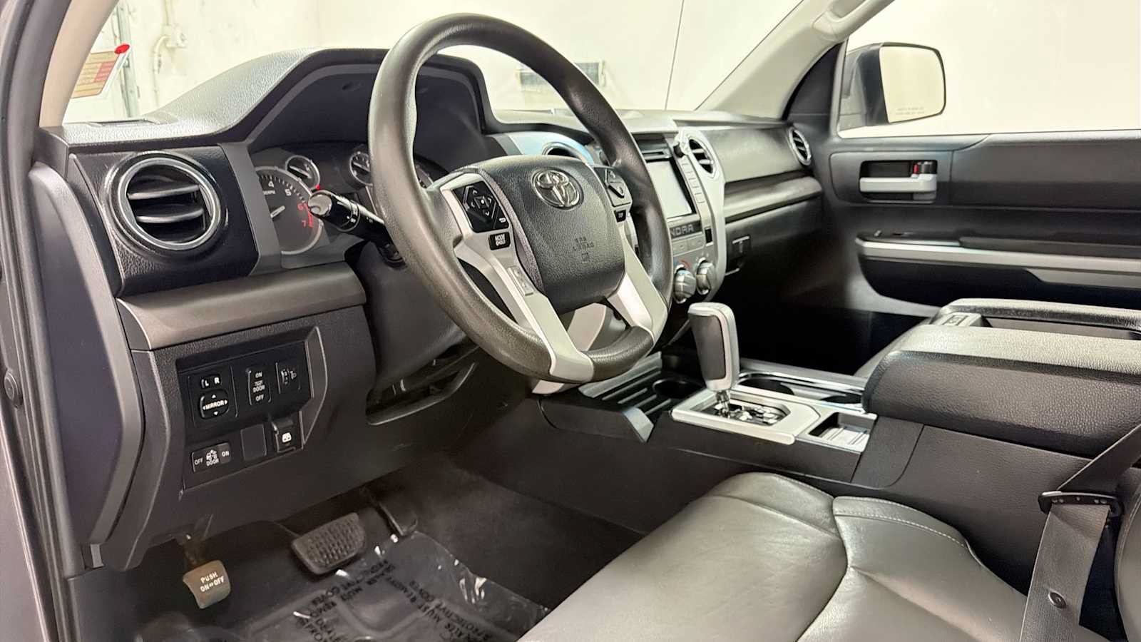 Used 2015 Toyota Tundra SR5 w/ SR5 Upgrade Package AWD/4WD image 12