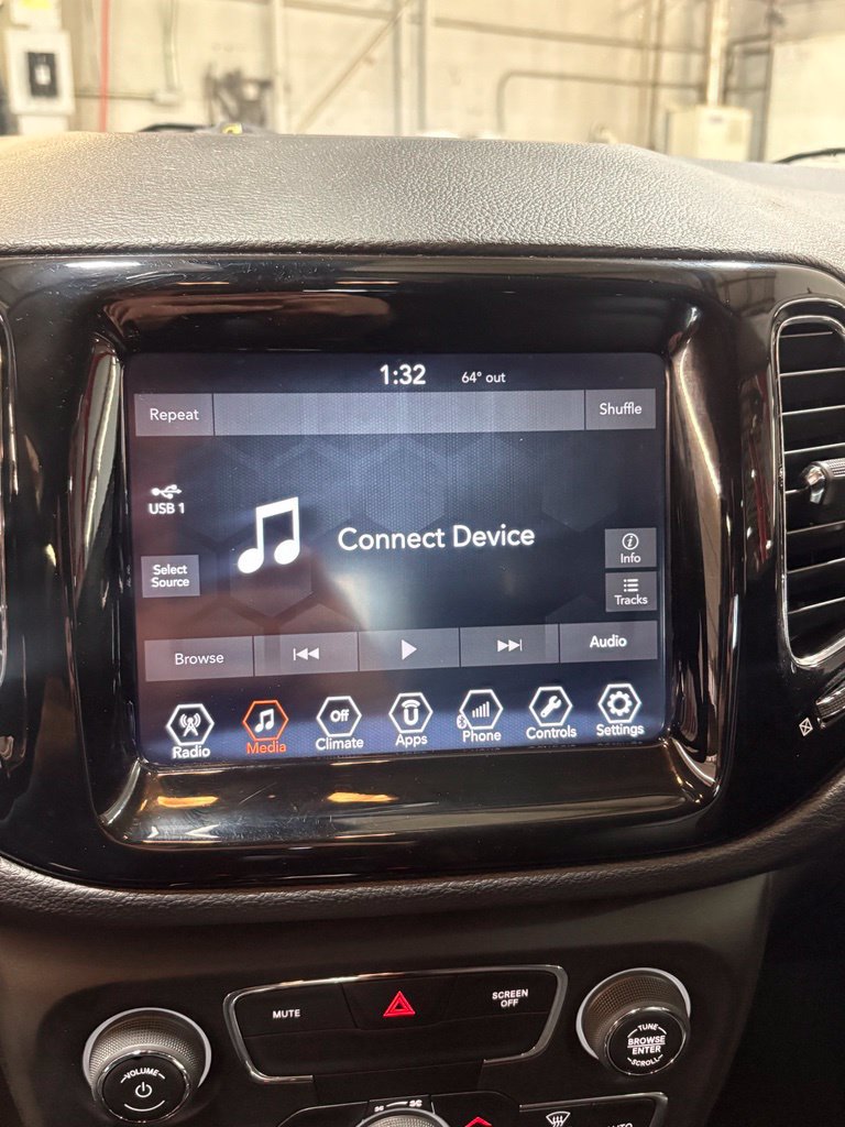 Certified 2018 Jeep Compass Limited AWD/4WD image 10