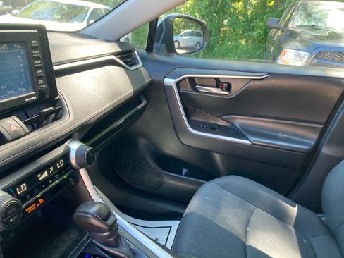 Used 2022 Toyota RAV4 XLE image 16