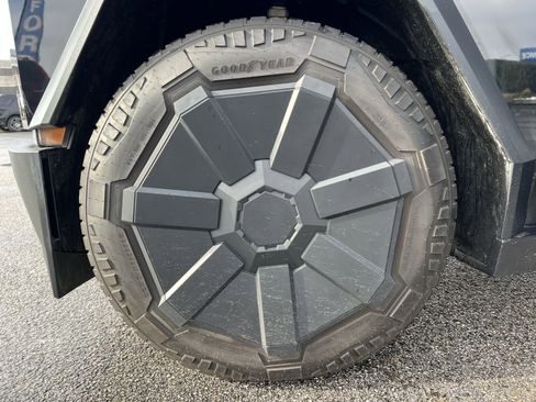 Used 2024 Tesla Cybertruck AWD Crew Cab image 12