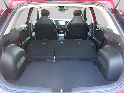 Used 2025 Kia Niro LX image 7