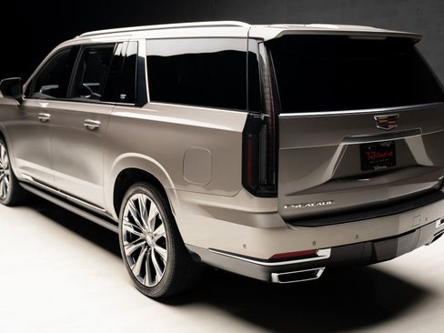 Used 2025 Cadillac Escalade ESV Premium Luxury Platinum AWD/4WD image 25
