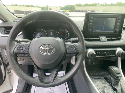 Used 2022 Toyota RAV4 LE AWD/4WD image 14