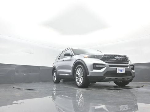 Certified 2023 Ford Explorer XLT w/ Equipment Group 202A AWD/4WD image 35