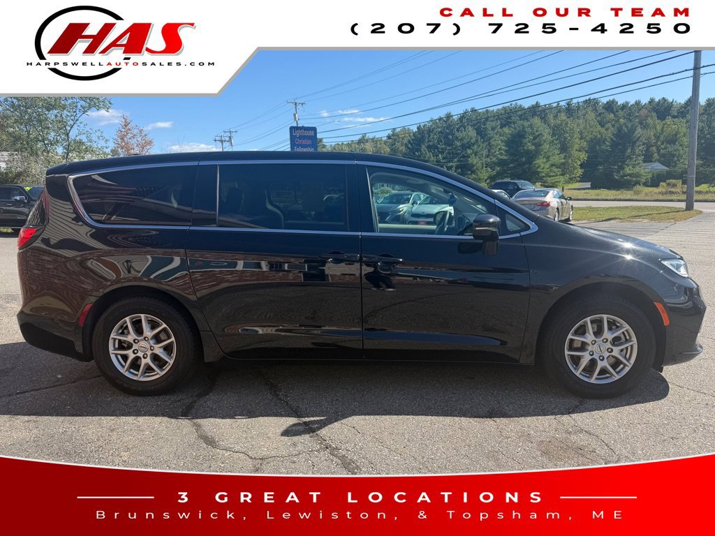 Used 2024 Chrysler Pacifica Touring-L FWD image 7