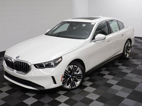 New 2026 BMW i5 eDrive40 image 2