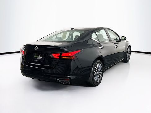 Used 2025 Nissan Altima 2.5 SV FWD image 9