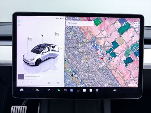 Used 2023 Tesla Model Y Performance image 4