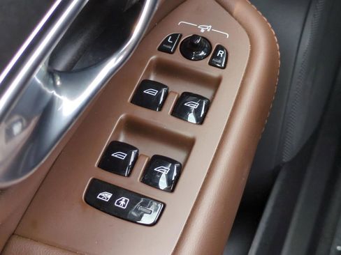 Used 2024 Volvo XC90 B6 Ultimate w/ Protection Package Premier image 22