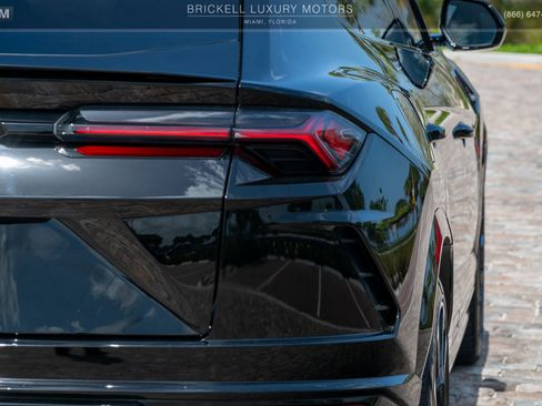 Used 2022 Lamborghini Urus AWD/4WD image 55