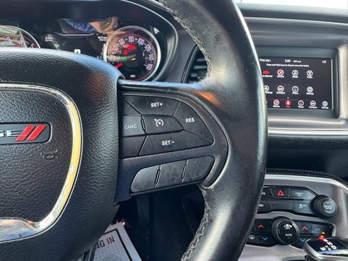 Used 2019 Dodge Challenger SXT image 27