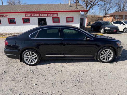 Used 2017 Volkswagen Passat 1.8T SE image 2
