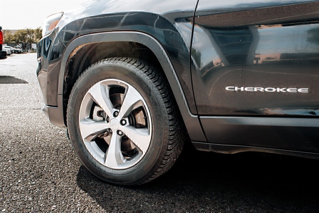 Used 2021 Jeep Cherokee Limited AWD/4WD image 9