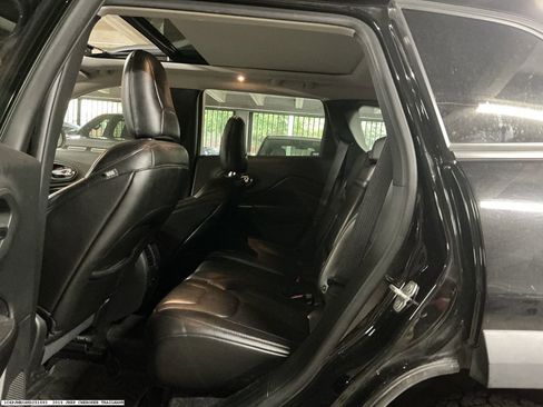 Used 2019 Jeep Cherokee Trailhawk w/ Comfort/Convenience Group AWD/4WD image 9