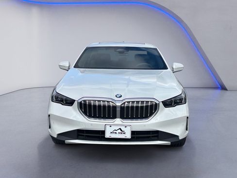 Used 2025 BMW 530i xDrive image 10