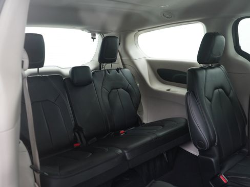 Used 2023 Chrysler Pacifica Touring-L w/ Road Tripper Package image 12