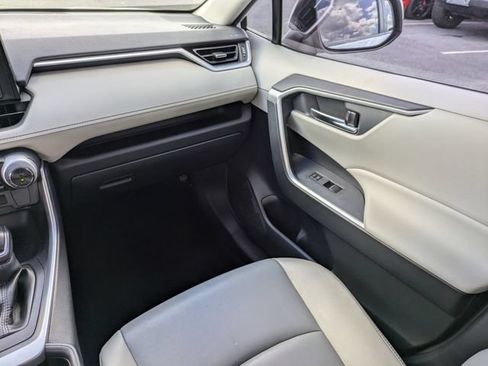 Used 2019 Toyota RAV4 XLE Premium FWD image 17