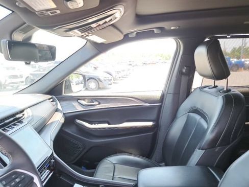 Used 2024 Jeep Grand Cherokee L Limited w/ Luxury Tech Group II AWD/4WD image 18