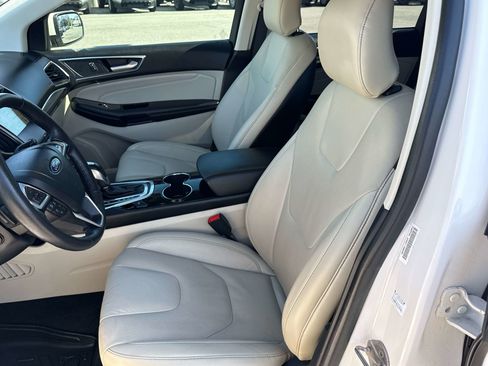 Used 2018 Ford Edge Titanium w/ Equipment Group 302A FWD image 10