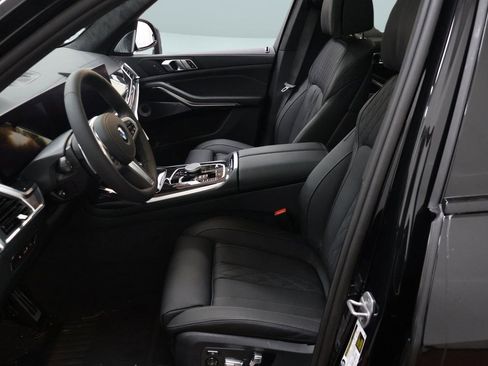 Used 2025 BMW X7 xDrive40i w/ M Sport Package image 3