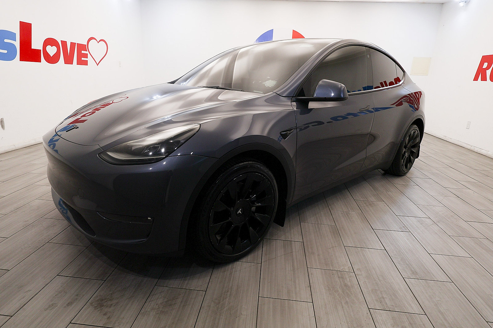 Used 2023 Tesla Model Y AWD image 1