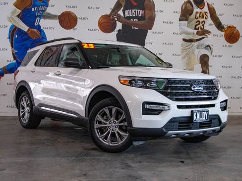 Used 2023 Ford Explorer XLT w/ Equipment Group 202A image 2