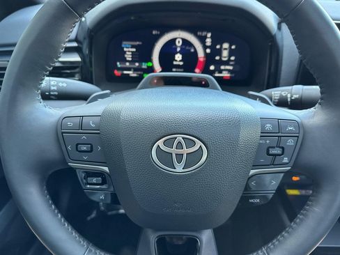 Used 2025 Toyota Camry XSE FWD image 10