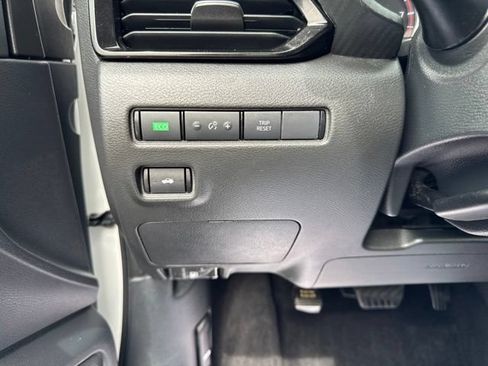 Used 2022 Nissan Sentra SV FWD image 19