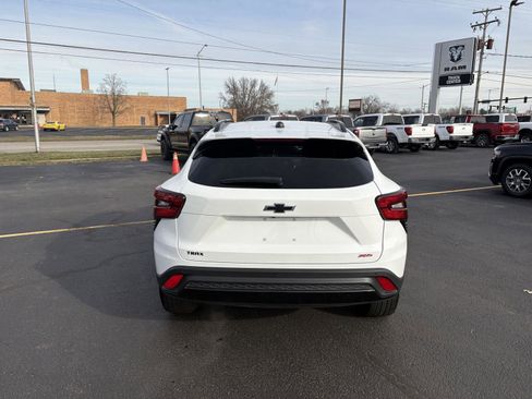 Used 2024 Chevrolet Trax RS w/ Sunroof Package image 7