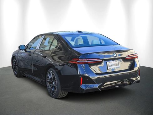 Used 2026 BMW 530i w/ M Sport Package RWD image 4
