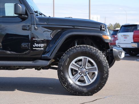 Used 2018 Jeep Wrangler Unlimited Sahara image 11