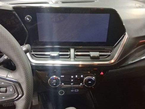 Used 2025 Chevrolet Trax RS w/ Driver Confidence Package image 11